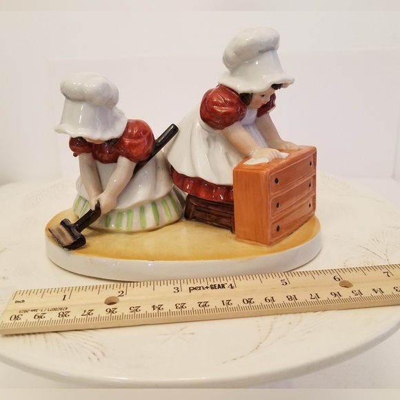 Vintage Royal Bayreuth Sun-Bonnet Babies Thursday Scrubbing  Vintage Sun Bonnet Babies Thursday Scrubbing Royal Bayreuth Japan Figurine